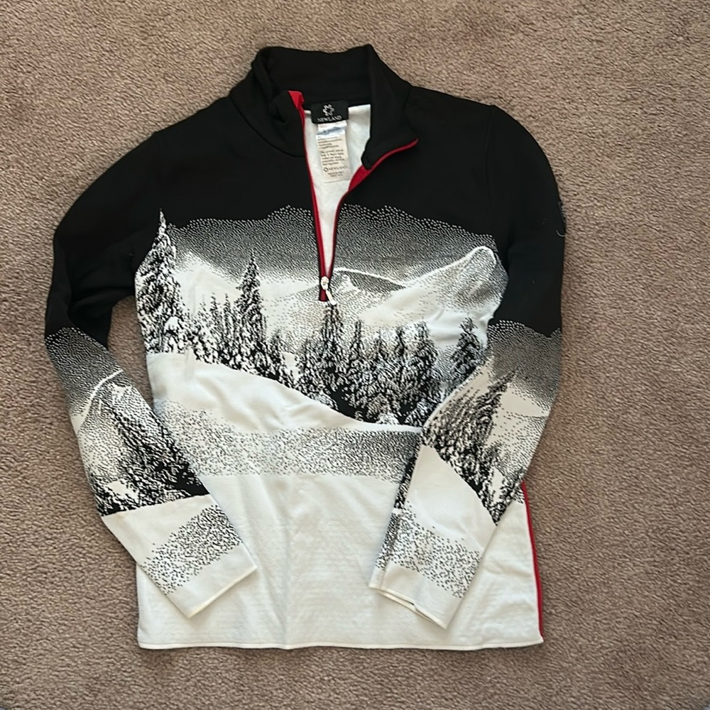 Newland size small base or midlayer or Apres top size small